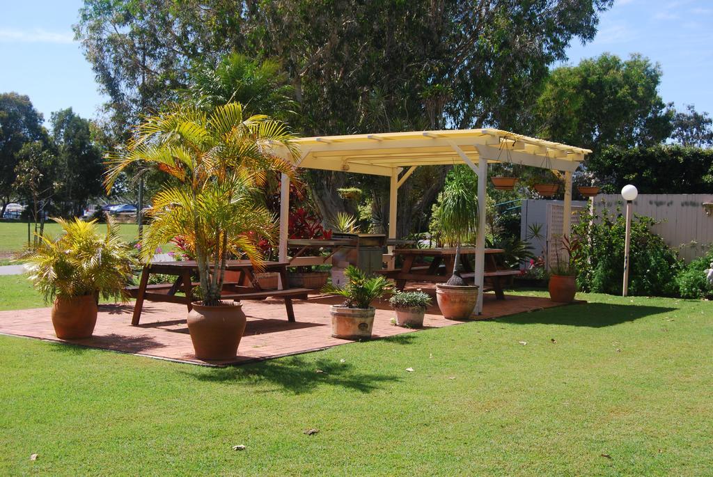 Regency Waterfront Noosa Aparthotel Noosaville Exterior photo