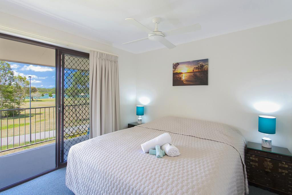 Regency Waterfront Noosa Aparthotel Noosaville Room photo