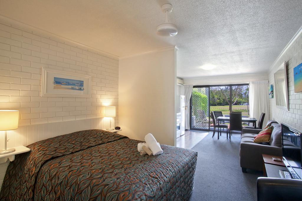Regency Waterfront Noosa Aparthotel Noosaville Room photo