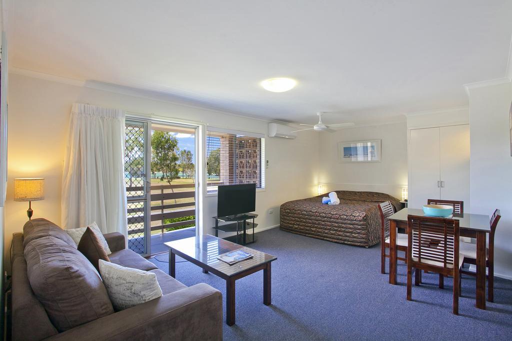 Regency Waterfront Noosa Aparthotel Noosaville Exterior photo