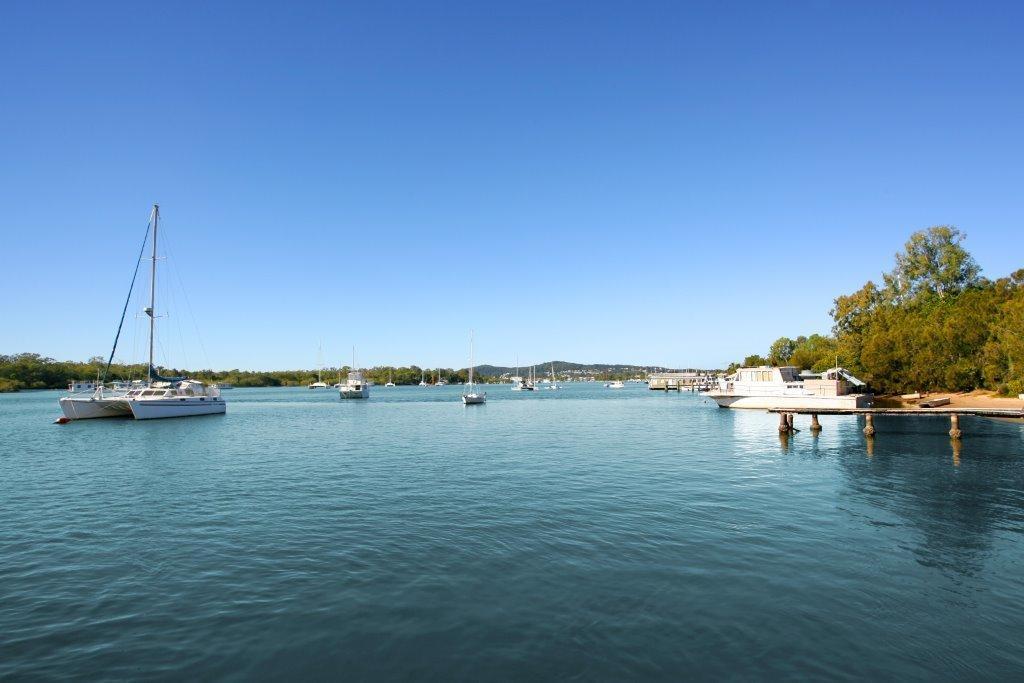 Regency Waterfront Noosa Aparthotel Noosaville Room photo