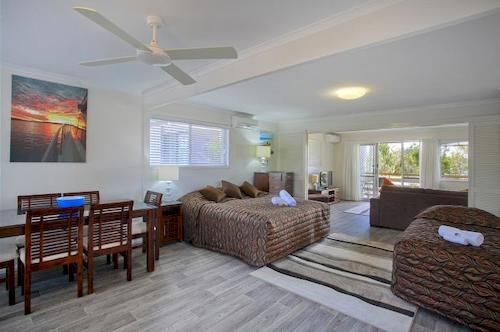 Regency Waterfront Noosa Aparthotel Noosaville Exterior photo