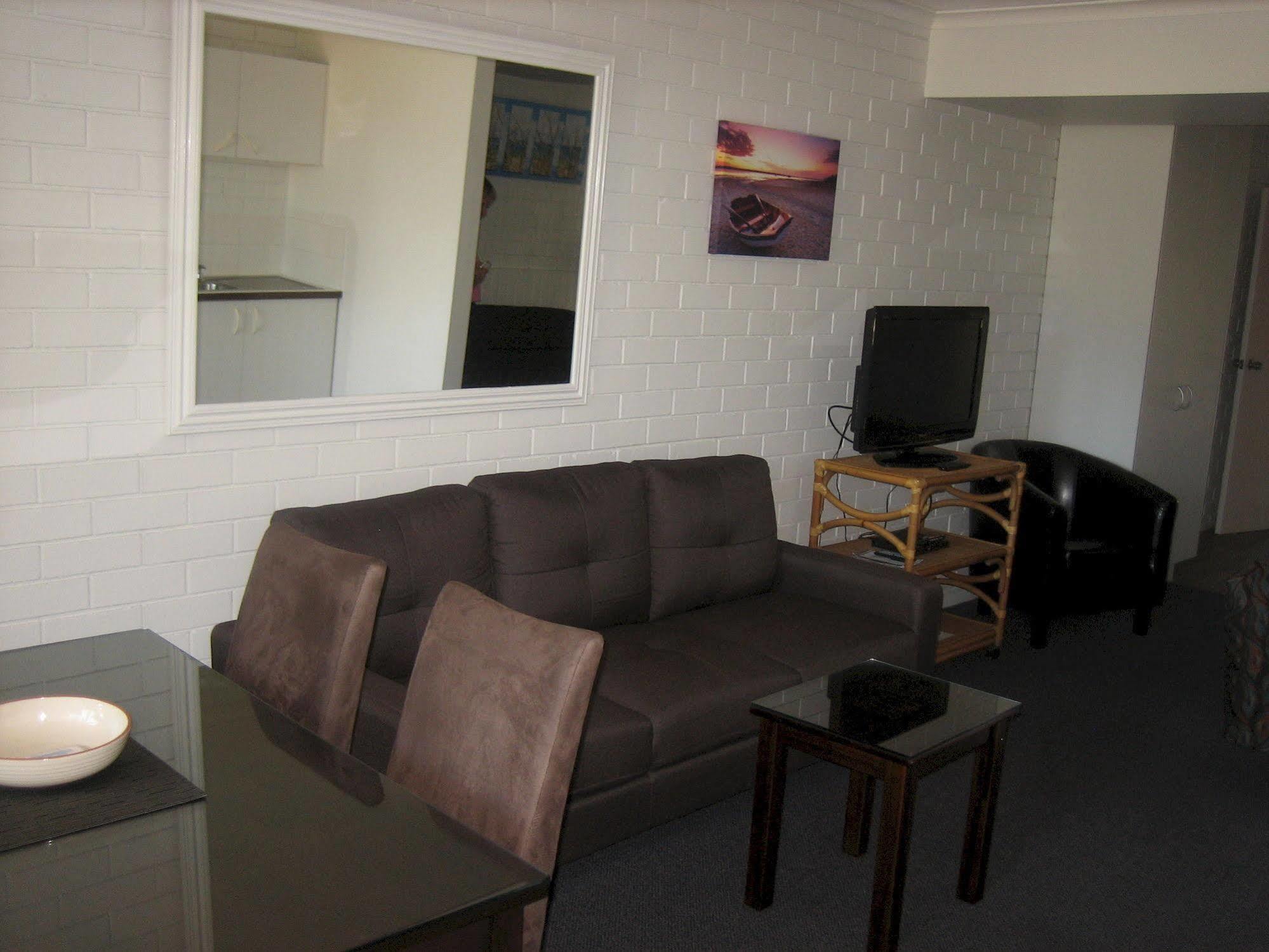 Regency Waterfront Noosa Aparthotel Noosaville Exterior photo